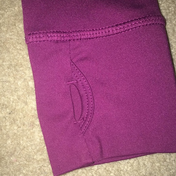 Magenta athletic sweater with finger holes - Picture 3 of 4